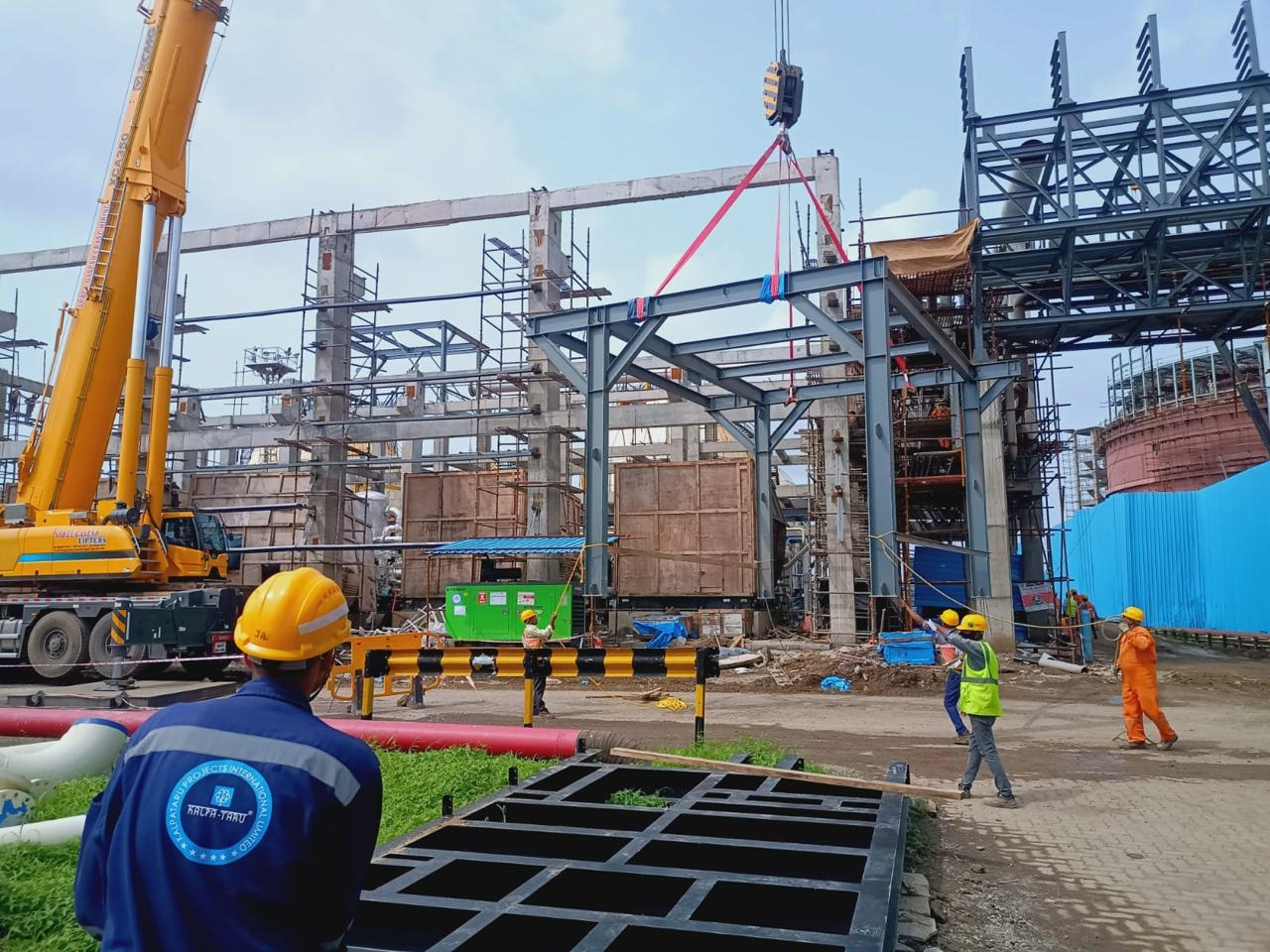 Precision Heavy Crane Lift Operations